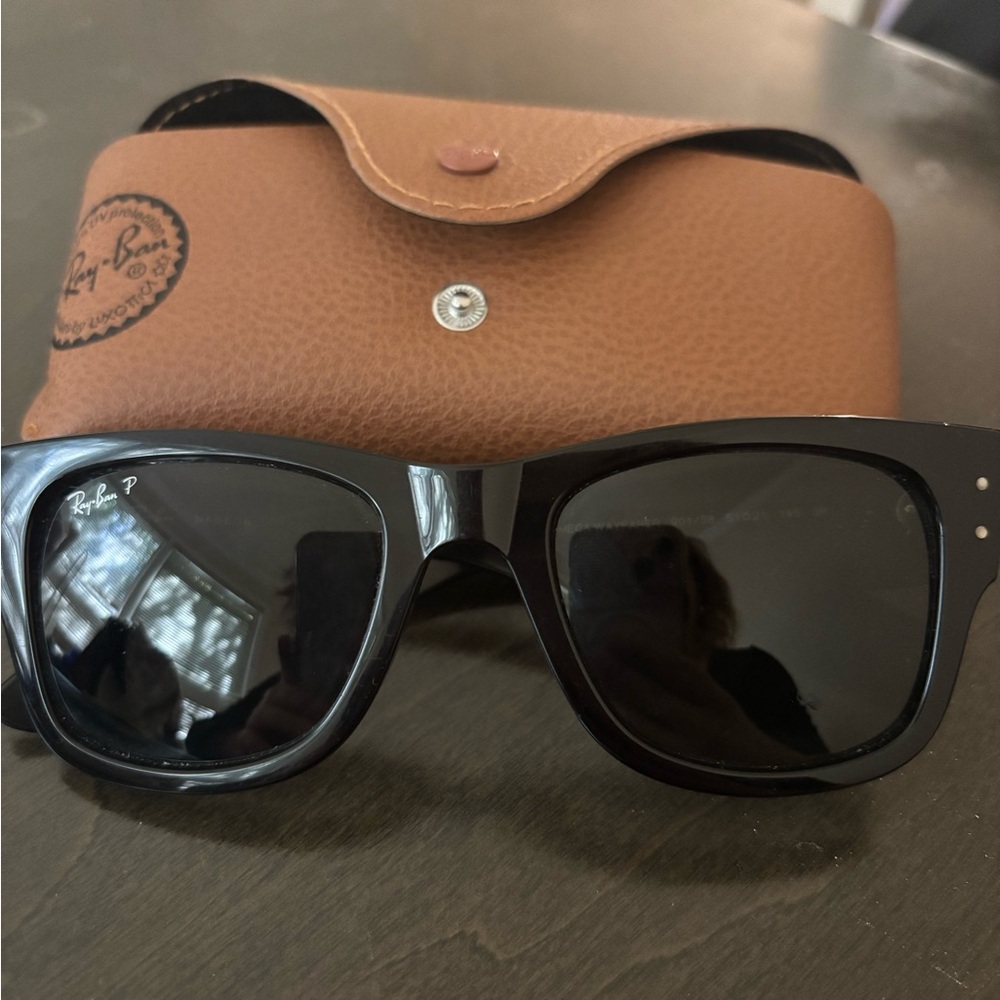 Ray-Ban Classic Black Sunglasses with Tan Case